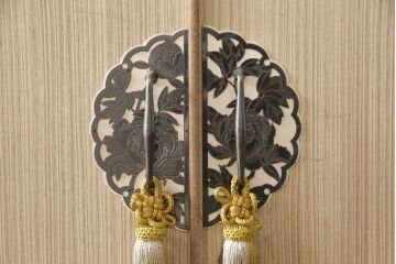 中古　黒檀(コクタン)がアクセントの上品な加茂総桐箪笥(定価約125万円)(胴丸、桐たんす、着物箪笥、引き出し、和タンス、衣装箪笥)(R-058061)