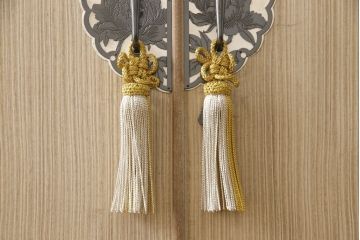 中古　黒檀(コクタン)がアクセントの上品な加茂総桐箪笥(定価約125万円)(胴丸、桐たんす、着物箪笥、引き出し、和タンス、衣装箪笥)(R-058061)