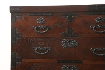 中古　美品　ケヤキ(欅)材・中桐　落ち着いた品のある佇まいが魅力的な国産民芸箪笥(和箪笥、収納箪笥、引き出し、チェスト)(R-058064)