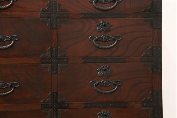 中古　美品　ケヤキ(欅)材・中桐　落ち着いた品のある佇まいが魅力的な国産民芸箪笥(和箪笥、収納箪笥、引き出し、チェスト)(R-058064)