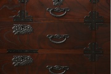 中古　美品　ケヤキ(欅)材・中桐　落ち着いた品のある佇まいが魅力的な国産民芸箪笥(和箪笥、収納箪笥、引き出し、チェスト)(R-058064)