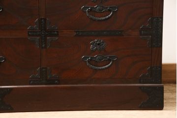 中古　美品　ケヤキ(欅)材・中桐　落ち着いた品のある佇まいが魅力的な国産民芸箪笥(和箪笥、収納箪笥、引き出し、チェスト)(R-058064)