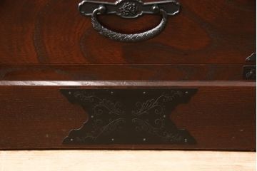 中古　美品　ケヤキ(欅)材・中桐　落ち着いた品のある佇まいが魅力的な国産民芸箪笥(和箪笥、収納箪笥、引き出し、チェスト)(R-058064)