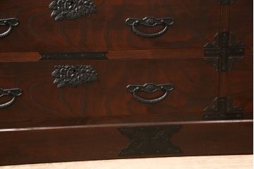 中古　美品　ケヤキ(欅)材・中桐　落ち着いた品のある佇まいが魅力的な国産民芸箪笥(和箪笥、収納箪笥、引き出し、チェスト)(R-058064)