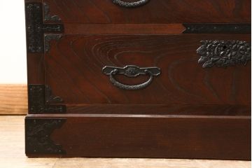 中古　美品　ケヤキ(欅)材・中桐　落ち着いた品のある佇まいが魅力的な国産民芸箪笥(和箪笥、収納箪笥、引き出し、チェスト)(R-058064)