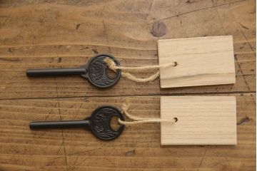 中古　美品　ケヤキ(欅)材・中桐　落ち着いた品のある佇まいが魅力的な国産民芸箪笥(和箪笥、収納箪笥、引き出し、チェスト)(R-058064)
