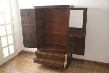 中古　北海道民芸家具　鏡付き　上質な佇まいが格調高いワードローブ(キャビネット、洋服タンス、収納棚)(R-058065)