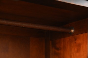 中古　北海道民芸家具　鏡付き　上質な佇まいが格調高いワードローブ　(R-058065)