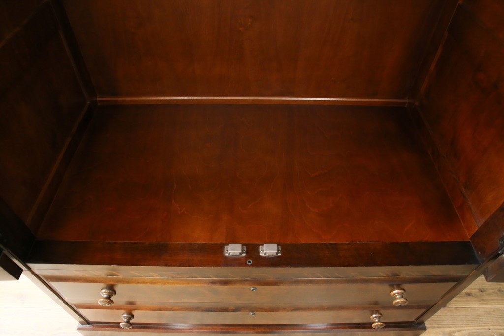 中古　北海道民芸家具　鏡付き　上質な佇まいが格調高いワードローブ　(R-058065)