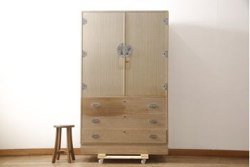 中古　国産　職人手造品　収納力抜群!!上品な佇まいが落ち着きのある空間を演出する桐箪笥(並厚、四方丸、桐たんす、着物箪笥、衣装箪笥、和タンス、引き出し)(R-058067)