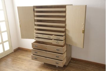 中古　国産　職人手造品　収納力抜群!!上品な佇まいが落ち着きのある空間を演出する桐箪笥(並厚、四方丸、桐たんす、着物箪笥、衣装箪笥、和タンス、引き出し)(R-058067)