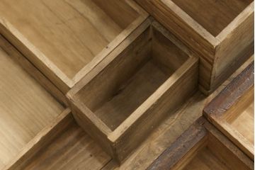 和製アンティーク　欅(ケヤキ)材　細やかな手仕事の金具が魅力的な船箪笥(掛硯型、懸硯型、舟箪笥、和箪笥、時代箪笥、小物収納)(R-058068)