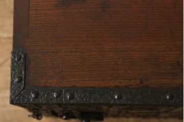 和製アンティーク　欅(ケヤキ)材　細やかな手仕事の金具が魅力的な船箪笥(掛硯型、懸硯型、舟箪笥、和箪笥、時代箪笥、小物収納)(R-058068)