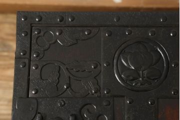 和製アンティーク　欅(ケヤキ)材　細やかな手仕事の金具が魅力的な船箪笥(掛硯型、懸硯型、舟箪笥、和箪笥、時代箪笥、小物収納)(R-058068)