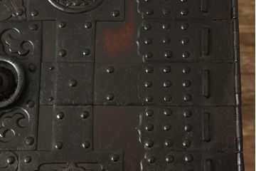 和製アンティーク　欅(ケヤキ)材　細やかな手仕事の金具が魅力的な船箪笥(掛硯型、懸硯型、舟箪笥、和箪笥、時代箪笥、小物収納)(R-058068)