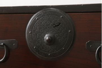和製アンティーク　前面栗材　希少サイズ!　幅狭でお部屋に取り入れやすい最上箪笥(時代箪笥、民芸箪笥、収納たんす、和タンス、引き出し、サイドチェスト)(R-058070)