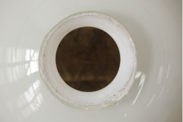 アンティーク照明　赤縁フリル　レトロなデザインが可愛らしい吊り下げ照明(ペンダントライト、天井照明、シェード、電笠)(R-058074)