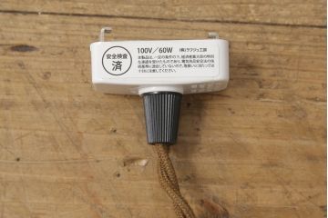 アンティーク照明　赤縁フリル　レトロなデザインが可愛らしい吊り下げ照明(ペンダントライト、天井照明、シェード、電笠)(R-058074)