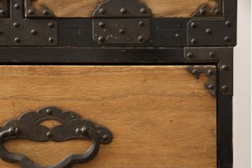 和製アンティーク　前面桐材　桜丸金具　品のある佇まいが魅力的な米沢箪笥(和タンス、時代箪笥、収納箪笥、整理タンス)(R-058083)