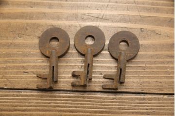 和製アンティーク　前面桐材　桜丸金具　品のある佇まいが魅力的な米沢箪笥(和タンス、時代箪笥、収納箪笥、整理タンス)(R-058083)