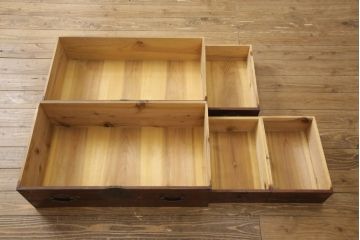 和製アンティーク　極上美品　前面栗材　漆のきれいな米沢箪笥(和箪笥、収納箪笥、時代箪笥、引き出し)(R-058084)