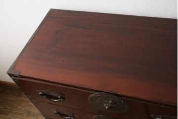 和製アンティーク　極上美品　前面栗材　漆のきれいな米沢箪笥(和箪笥、収納箪笥、時代箪笥、引き出し)(R-058084)