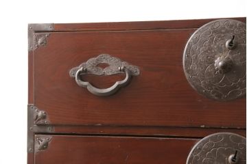 和製アンティーク　極上美品　前面栗材　漆のきれいな米沢箪笥(和箪笥、収納箪笥、時代箪笥、引き出し)(R-058084)