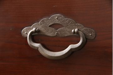 和製アンティーク　極上美品　前面栗材　漆のきれいな米沢箪笥(和箪笥、収納箪笥、時代箪笥、引き出し)(R-058084)