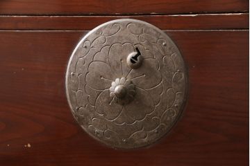 和製アンティーク　極上美品　前面栗材　漆のきれいな米沢箪笥(和箪笥、収納箪笥、時代箪笥、引き出し)(R-058084)