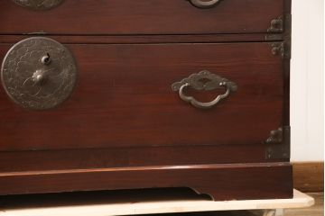 和製アンティーク　極上美品　前面栗材　漆のきれいな米沢箪笥(和箪笥、収納箪笥、時代箪笥、引き出し)(R-058084)