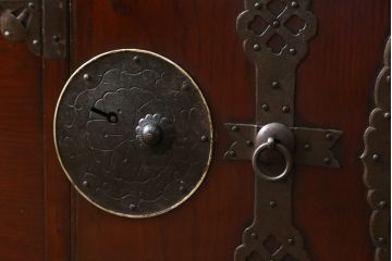 和製アンティーク　極上美品　前面栗材　漆のきれいな米沢箪笥・上段(和箪笥、収納箪笥、時代箪笥、引き出し、ローチェスト)(R-058085)