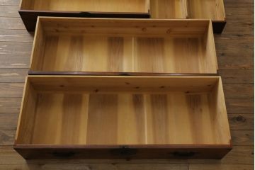 アンティーク家具　明治大正期　上手物　前面欅(ケヤキ)材・共縁　大きな桜丸金具が目を惹く米沢箪笥(重ね箪笥、衣装箪笥、引き出し)(R-058087)