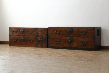 アンティーク家具　明治大正期　上手物　前面欅(ケヤキ)材・共縁　大きな桜丸金具が目を惹く米沢箪笥(重ね箪笥、衣装箪笥、引き出し)(R-058087)