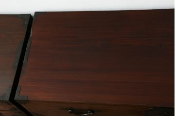 アンティーク家具　明治大正期　上手物　前面欅(ケヤキ)材・共縁　大きな桜丸金具が目を惹く米沢箪笥(重ね箪笥、衣装箪笥、引き出し)(R-058087)