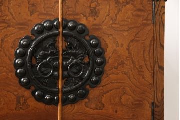 和製ビンテージ　伝統民芸　岩谷堂箪笥　天板リメイク　和モダンな雰囲気が魅力の箪笥サイドボード(テレビボード、テレビ台、和タンス、ヴィンテージ)(R-058090)