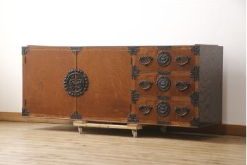 中古　岩谷堂箪笥　選べる! 脚付きリメイク・台輪製作　和モダンな空間にも取り入れやすいサイドボード(リビングボード、テレビ台、テレビボード、ローボード)(R-058091)