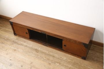 中古　国産　職人手造り　丁寧な仕事ぶりが感じられるテレビ台(テレビボード、ローボード、収納棚、民芸家具)(R-058092)