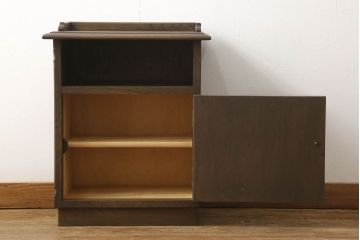ヴィンテージ　永田良介商店　シンプルで使いやすいサイドキャビネット(ビンテージ、ディスプレイケース、電話台、収納棚)(R-058114)