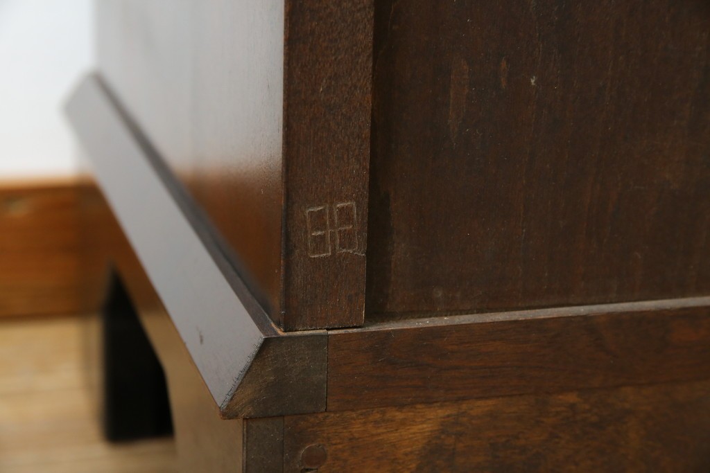 ビンテージ　国産民芸家具　高山デザインのすっきりとした佇まいのビューローブックケース　(R-058118)