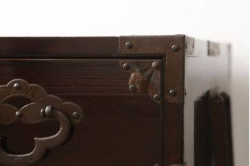 和製アンティーク　明治期　極上　上手物　超美品　未使用に近い!!　前面栗材の艶が美しい米沢箪笥(和たんす、収納箪笥、時代箪笥、整理タンス)(R-058121)
