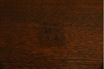 希少!!　絶版品　中古　美品　駿河民芸　欅(ケヤキ)材　四つ割り菱透かしが目を引く座椅子2脚セット(座イス、座いす)(R-058123)