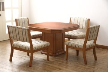 中古　美品　横浜クラシック家具　ダニエル(Daniel)　収納棚付き!　低めサイズのダイニングテーブルとチェア4脚セット(ダイニングチェア、アームチェア、椅子、ダイニングセット、4人掛け)(定価約100万円)(R-058145)