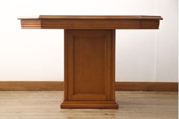 中古　美品　横浜クラシック家具　ダニエル(Daniel)　収納棚付き!　低めサイズのダイニングテーブルとチェア4脚セット(ダイニングチェア、アームチェア、椅子、ダイニングセット、4人掛け)(定価約100万円)(R-058145)