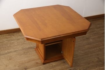 中古　美品　横浜クラシック家具　ダニエル(Daniel)　収納棚付き!　低めサイズのダイニングテーブルとチェア4脚セット(ダイニングチェア、アームチェア、椅子、ダイニングセット、4人掛け)(定価約100万円)(R-058145)