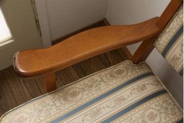 中古　美品　横浜クラシック家具　ダニエル(Daniel)　収納棚付き!　低めサイズのダイニングテーブルとチェア4脚セット(ダイニングチェア、アームチェア、椅子、ダイニングセット、4人掛け)(定価約100万円)(R-058145)