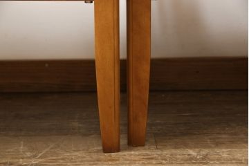 中古　美品　横浜クラシック家具　ダニエル(Daniel)　収納棚付き!　低めサイズのダイニングテーブルとチェア4脚セット(ダイニングチェア、アームチェア、椅子、ダイニングセット、4人掛け)(定価約100万円)(R-058145)
