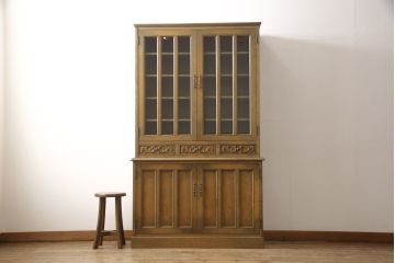 中古　美品　神戸洋家具　ナラ材　品のある佇まいが美しい食器棚(キャビネット、カップボード、収納棚、戸棚)(R-058152)
