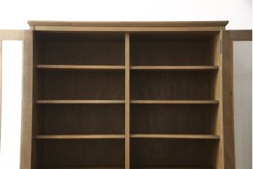 中古　美品　神戸洋家具　ナラ材　品のある佇まいが美しい食器棚(キャビネット、カップボード、収納棚、戸棚)(R-058152)