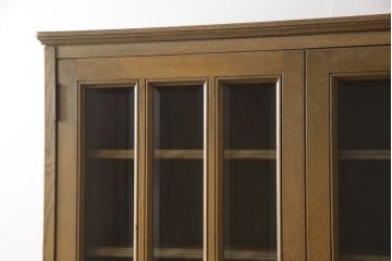 中古　美品　神戸洋家具　ナラ材　品のある佇まいが美しい食器棚(キャビネット、カップボード、収納棚、戸棚)(R-058152)