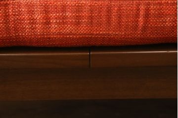 中古　美品　CONDE HOUSE(カンディハウス)　ウォールナット　アルプ LD　背もたれ取り外しOK!　ユニークなデザインとレッドカラーが目を惹くソファーベッド(2人掛けソファ、ダイニングチェア、ダイニングソファ)(定価約30万円)(R-058153)